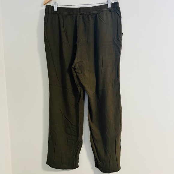 Old Navy | Pull On Straight Leg Ankle Length Pant Olive Green with Pockets - Picture 6 of 12